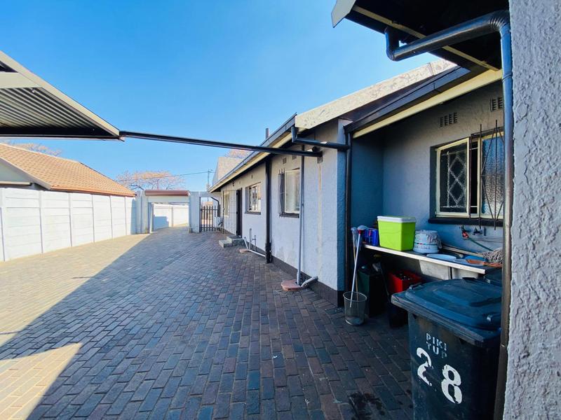 4 Bedroom Property for Sale in Kibler Park Gauteng