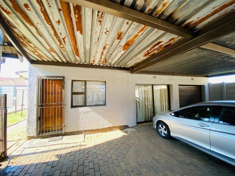 4 Bedroom Property for Sale in Kibler Park Gauteng