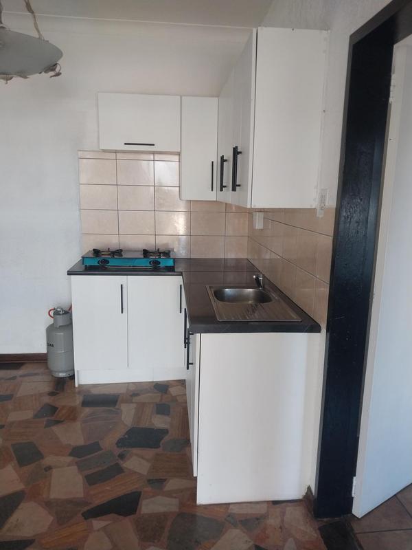 To Let 1 Bedroom Property for Rent in Edenvale Gauteng