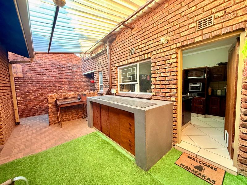 3 Bedroom Property for Sale in Flora Gardens Gauteng