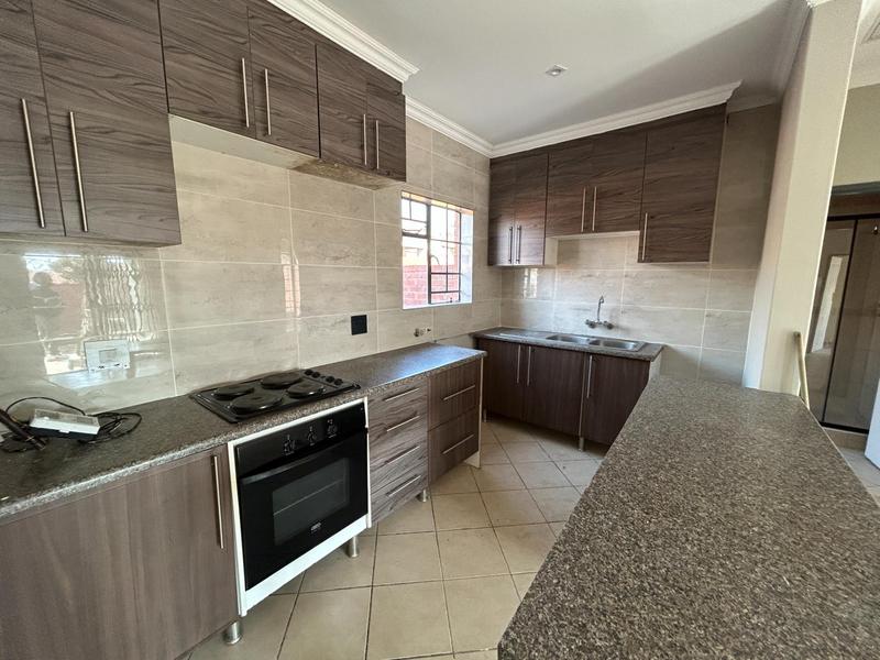 To Let 3 Bedroom Property for Rent in Monavoni Gauteng