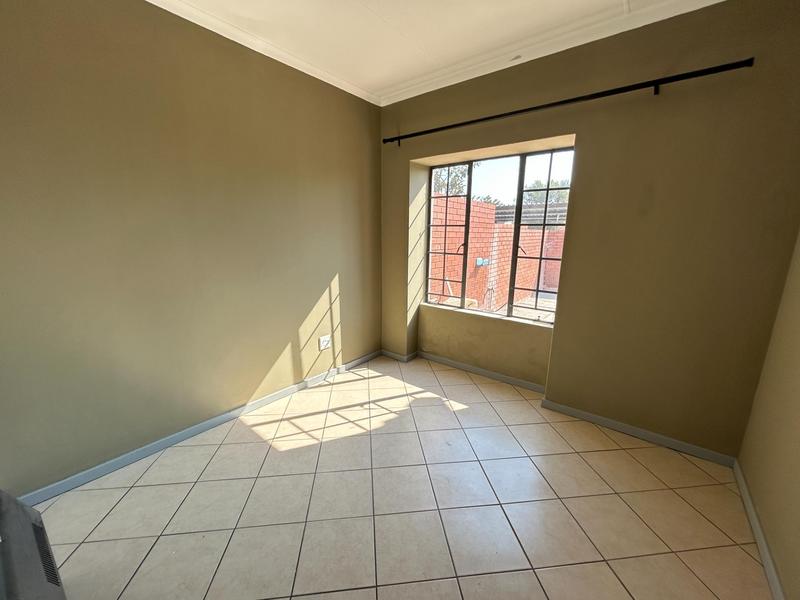 To Let 3 Bedroom Property for Rent in Monavoni Gauteng