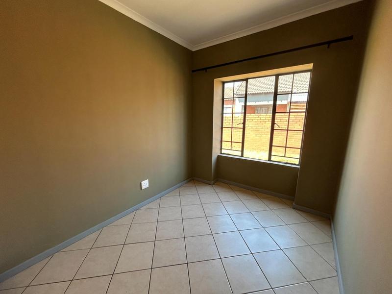To Let 3 Bedroom Property for Rent in Monavoni Gauteng