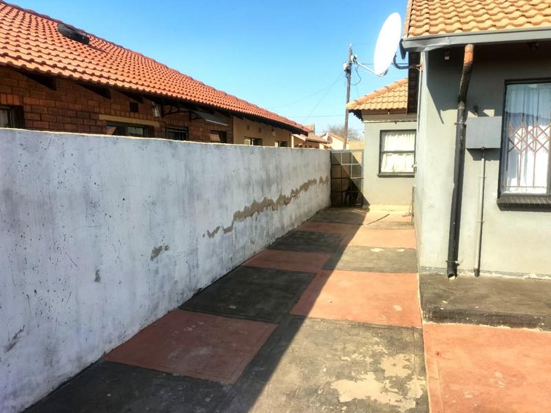 To Let 2 Bedroom Property for Rent in Protea Glen Gauteng