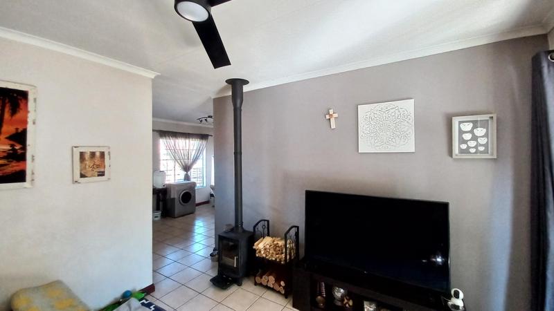 To Let 2 Bedroom Property for Rent in Hennopspark Gauteng