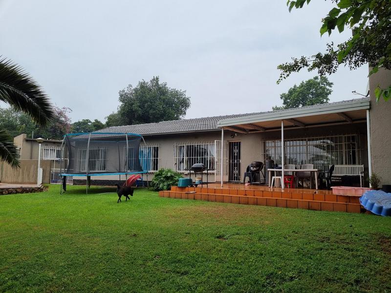 To Let 4 Bedroom Property for Rent in Wilro Park Gauteng