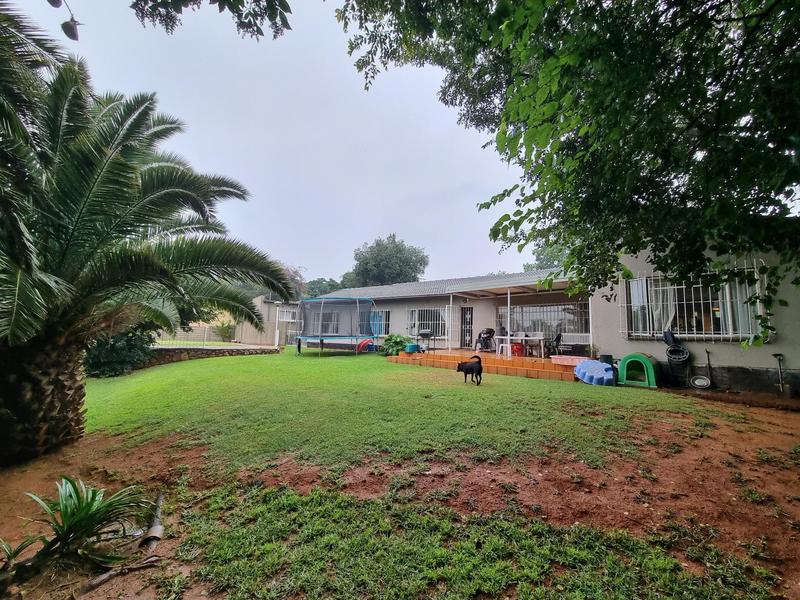 To Let 4 Bedroom Property for Rent in Wilro Park Gauteng