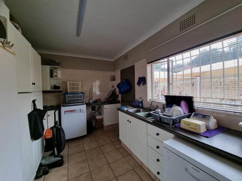 To Let 4 Bedroom Property for Rent in Wilro Park Gauteng