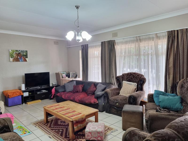 To Let 4 Bedroom Property for Rent in Wilro Park Gauteng