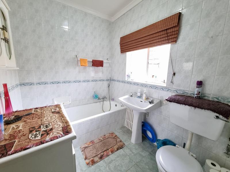 To Let 4 Bedroom Property for Rent in Wilro Park Gauteng