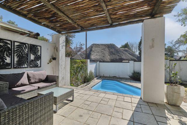 2 Bedroom Property for Sale in Sunninghill Gauteng