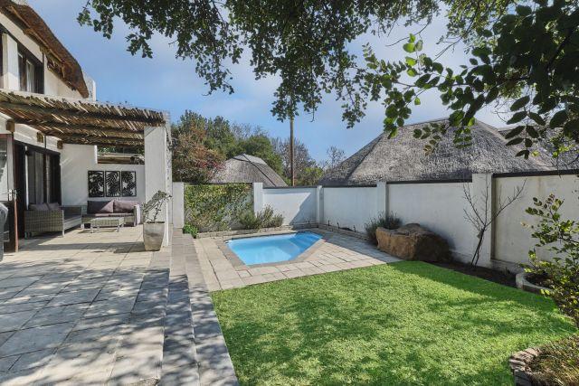 2 Bedroom Property for Sale in Sunninghill Gauteng