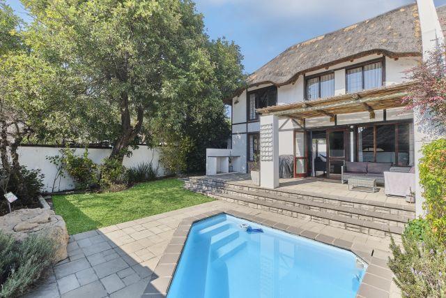 2 Bedroom Property for Sale in Sunninghill Gauteng