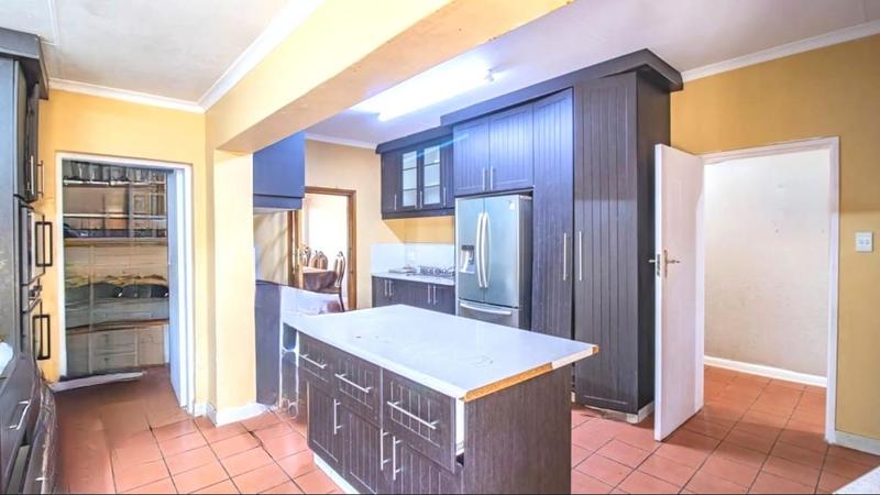 5 Bedroom Property for Sale in Glenanda Gauteng