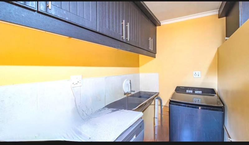 5 Bedroom Property for Sale in Glenanda Gauteng