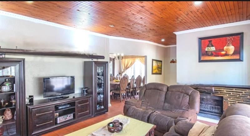 5 Bedroom Property for Sale in Glenanda Gauteng