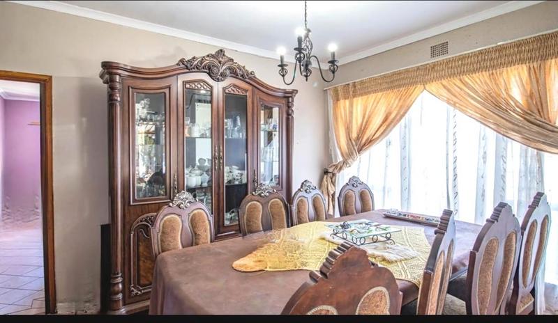 5 Bedroom Property for Sale in Glenanda Gauteng