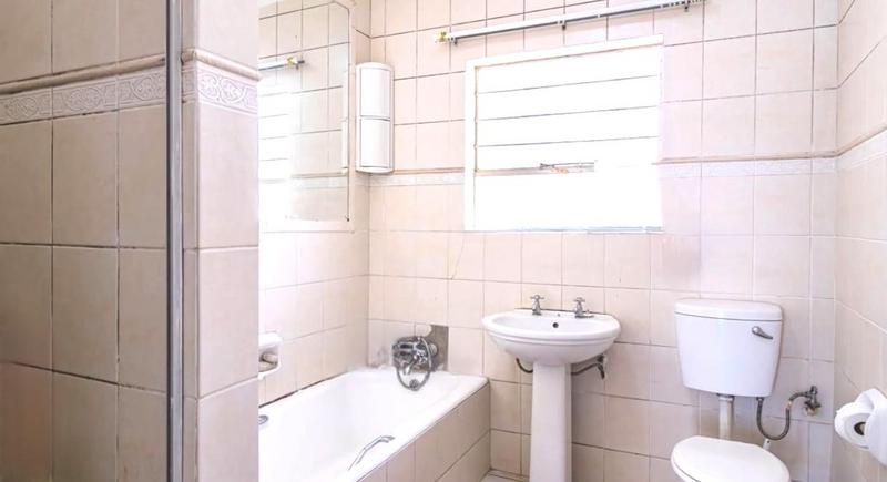 5 Bedroom Property for Sale in Glenanda Gauteng