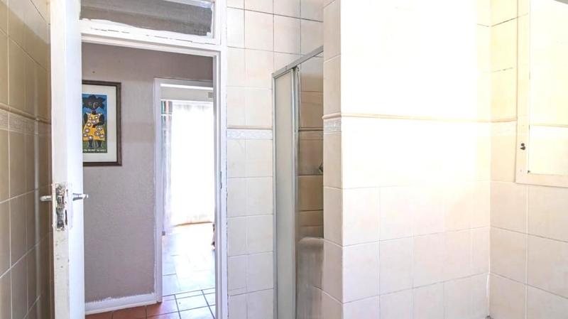 5 Bedroom Property for Sale in Glenanda Gauteng
