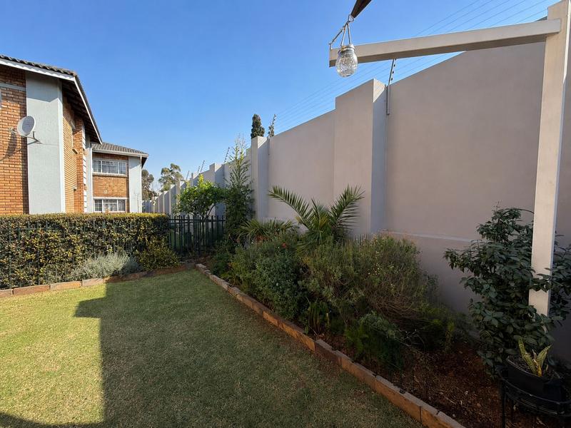 To Let 2 Bedroom Property for Rent in Farrar Park Gauteng