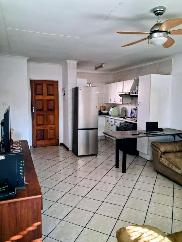 2 Bedroom Property for Sale in Rooihuiskraal North Gauteng
