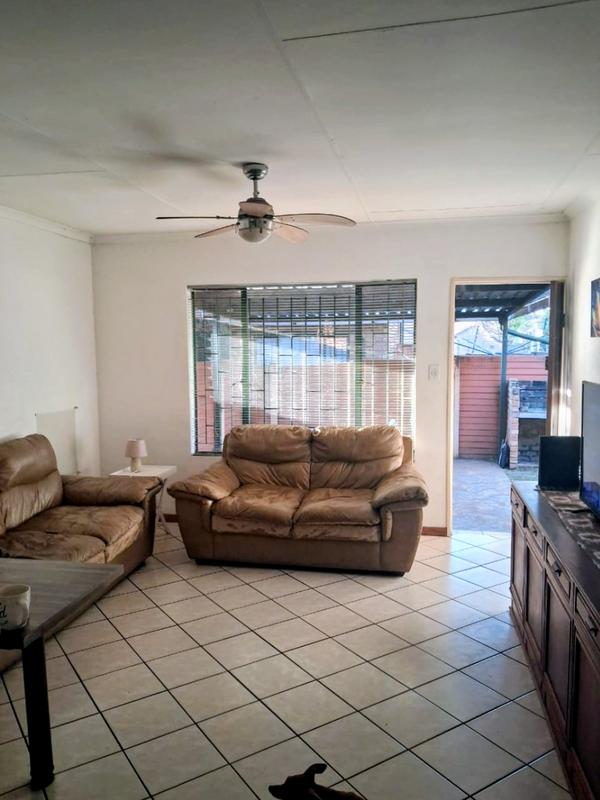 2 Bedroom Property for Sale in Rooihuiskraal North Gauteng