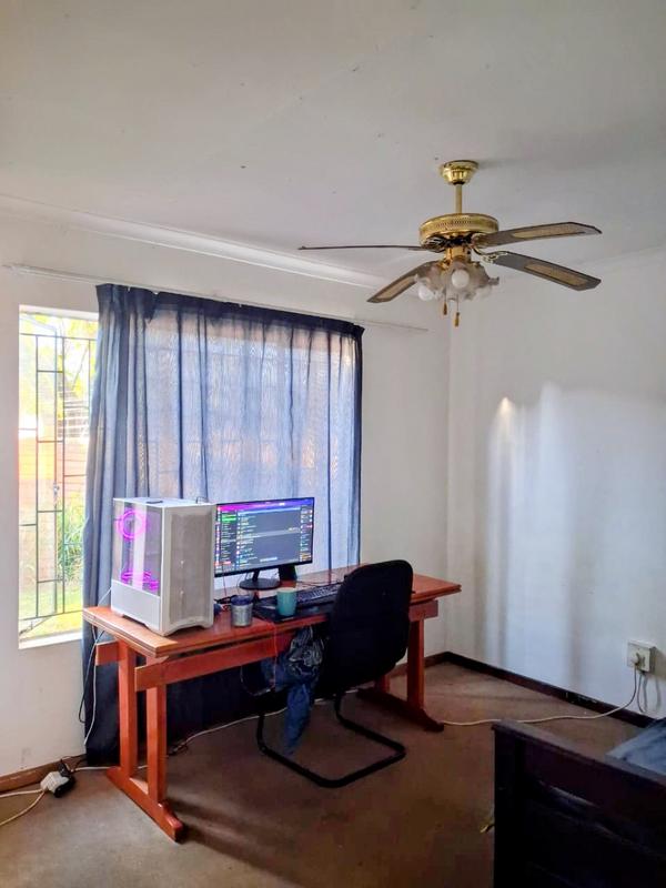 2 Bedroom Property for Sale in Rooihuiskraal North Gauteng