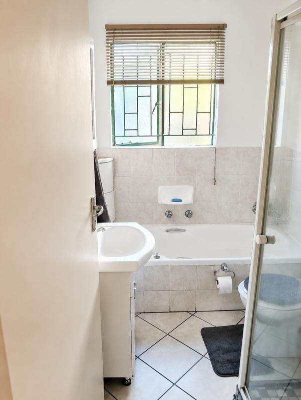 2 Bedroom Property for Sale in Rooihuiskraal North Gauteng