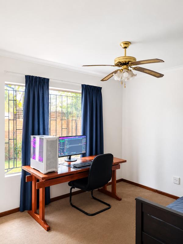 2 Bedroom Property for Sale in Rooihuiskraal North Gauteng