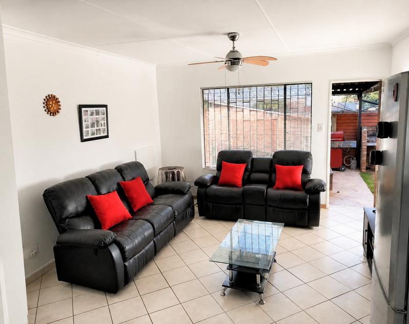 2 Bedroom Property for Sale in Rooihuiskraal North Gauteng