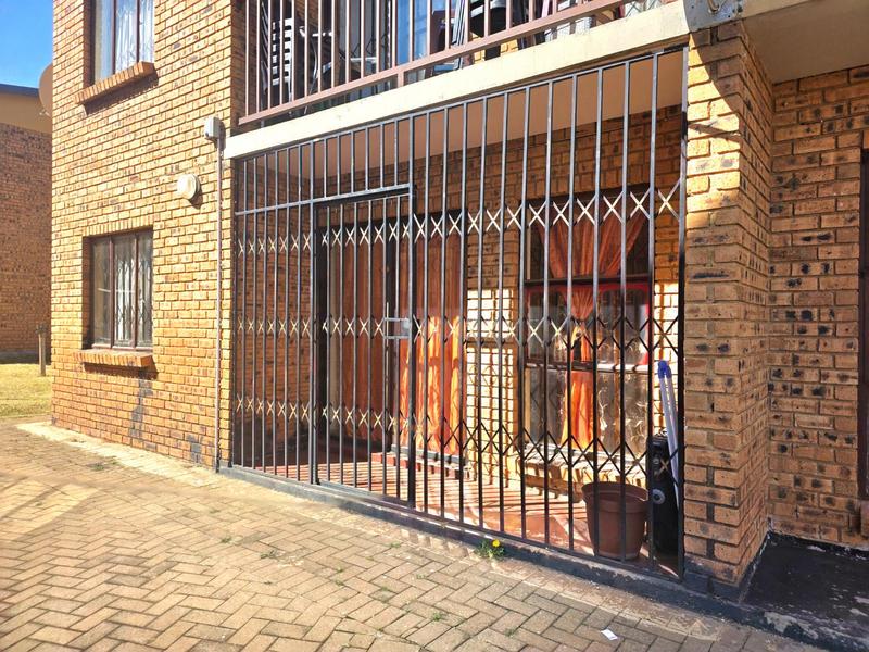 2 Bedroom Property for Sale in Dawn Park Gauteng