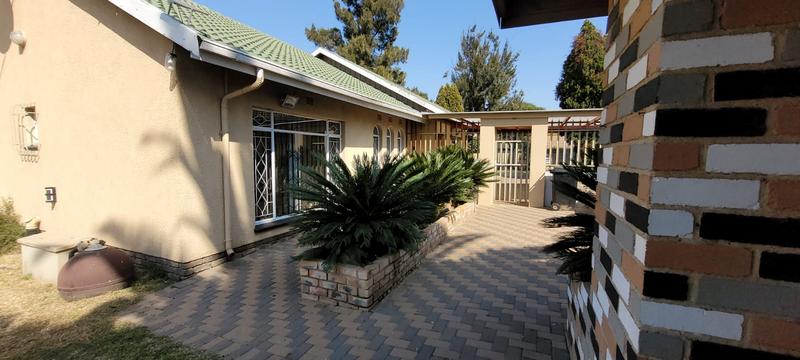 3 Bedroom Property for Sale in Brackendowns Gauteng