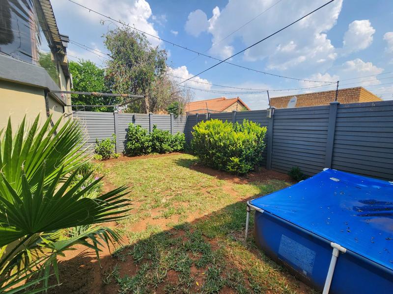 To Let 2 Bedroom Property for Rent in Golf Park Gauteng