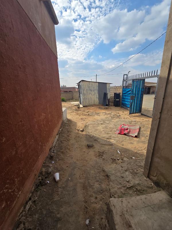8 Bedroom Property for Sale in Kaalfontein Gauteng