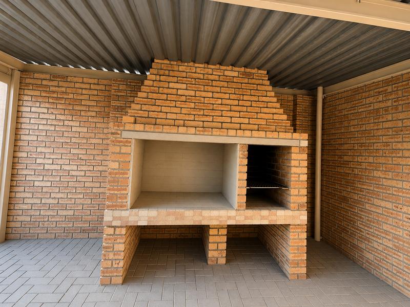 3 Bedroom Property for Sale in Kosmosdal Gauteng