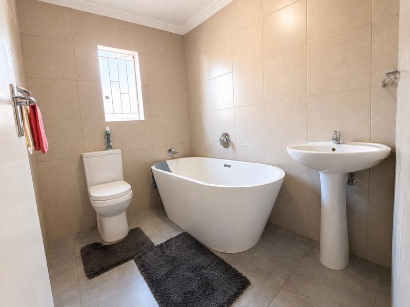 3 Bedroom Property for Sale in Kosmosdal Gauteng