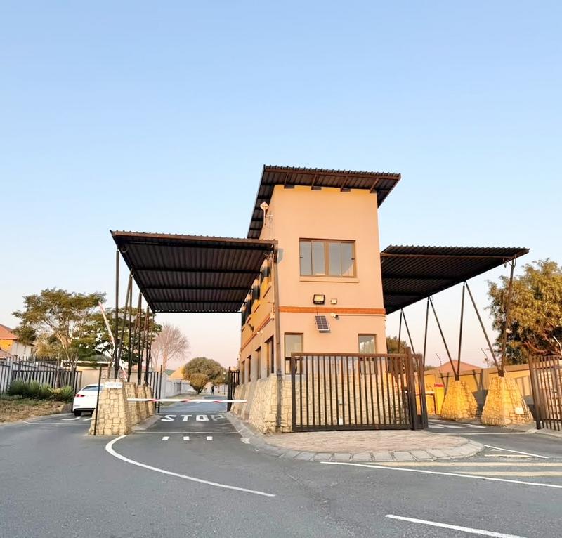 3 Bedroom Property for Sale in Kosmosdal Gauteng
