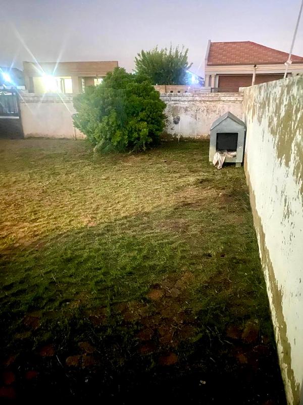 2 Bedroom Property for Sale in Lakeside Gauteng