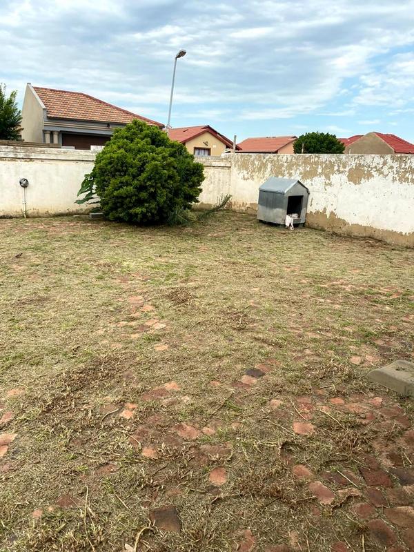 2 Bedroom Property for Sale in Lakeside Gauteng