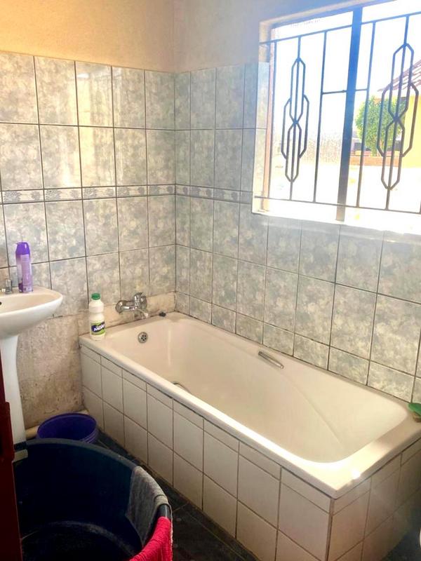 2 Bedroom Property for Sale in Lakeside Gauteng