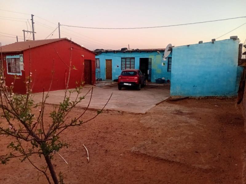 2 Bedroom Property for Sale in Mohlakeng Gauteng