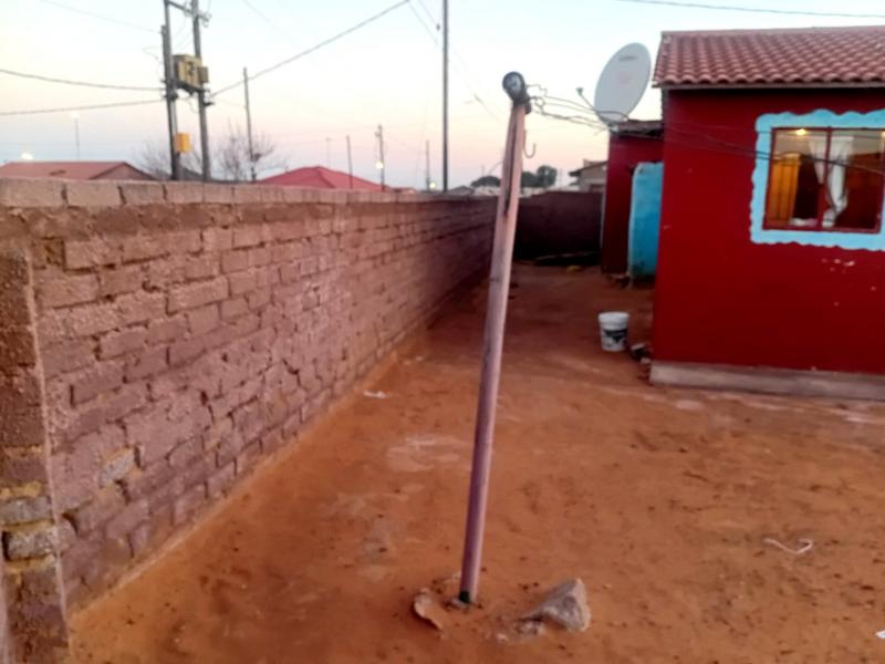 2 Bedroom Property for Sale in Mohlakeng Gauteng