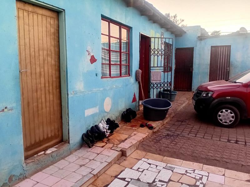 2 Bedroom Property for Sale in Mohlakeng Gauteng