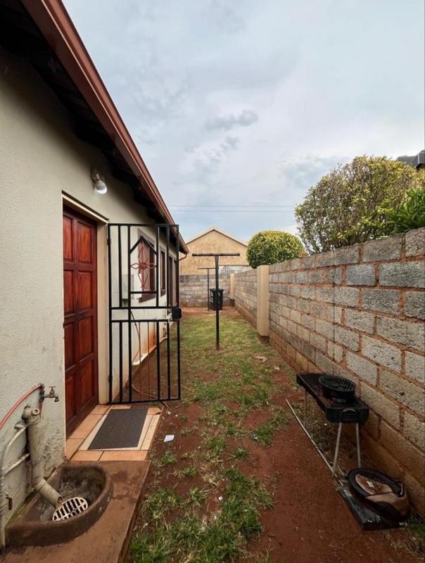 4 Bedroom Property for Sale in Dawn Park Gauteng
