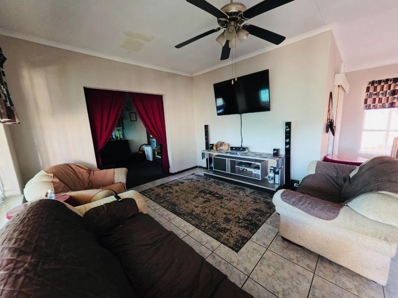 3 Bedroom Property for Sale in Rhodesfield Gauteng