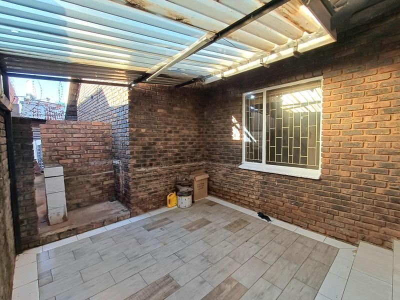 4 Bedroom Property for Sale in Laudium Gauteng