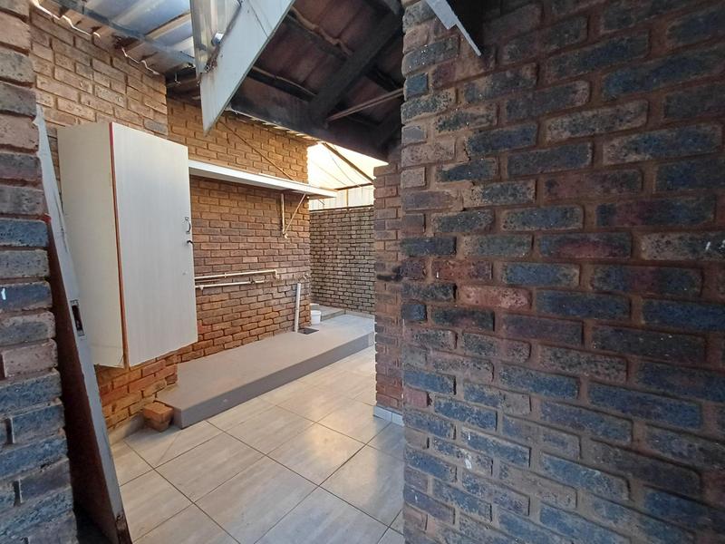 4 Bedroom Property for Sale in Laudium Gauteng