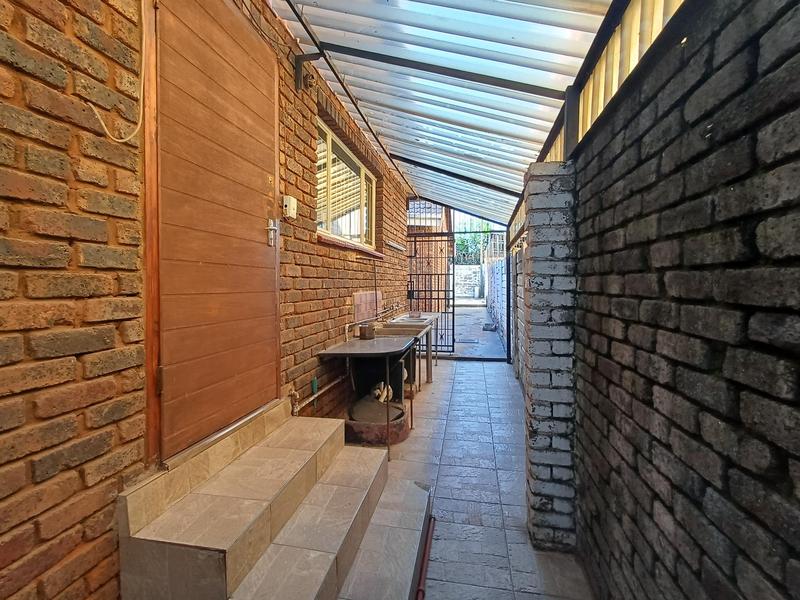 4 Bedroom Property for Sale in Laudium Gauteng