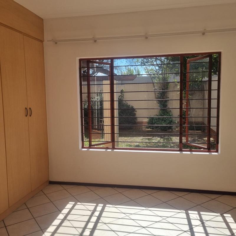 2 Bedroom Property for Sale in Sunninghill Gauteng