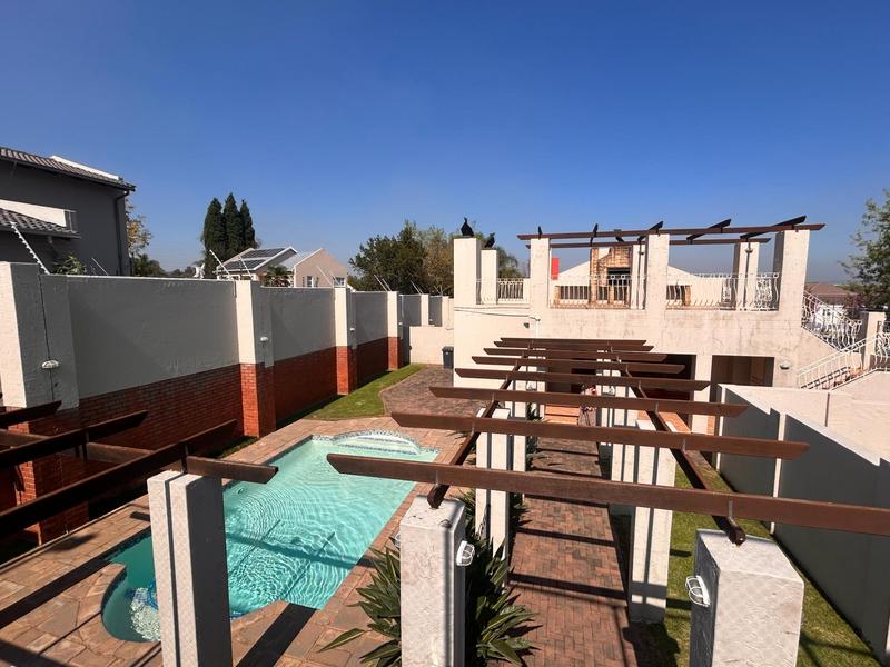 2 Bedroom Property for Sale in Sunninghill Gauteng